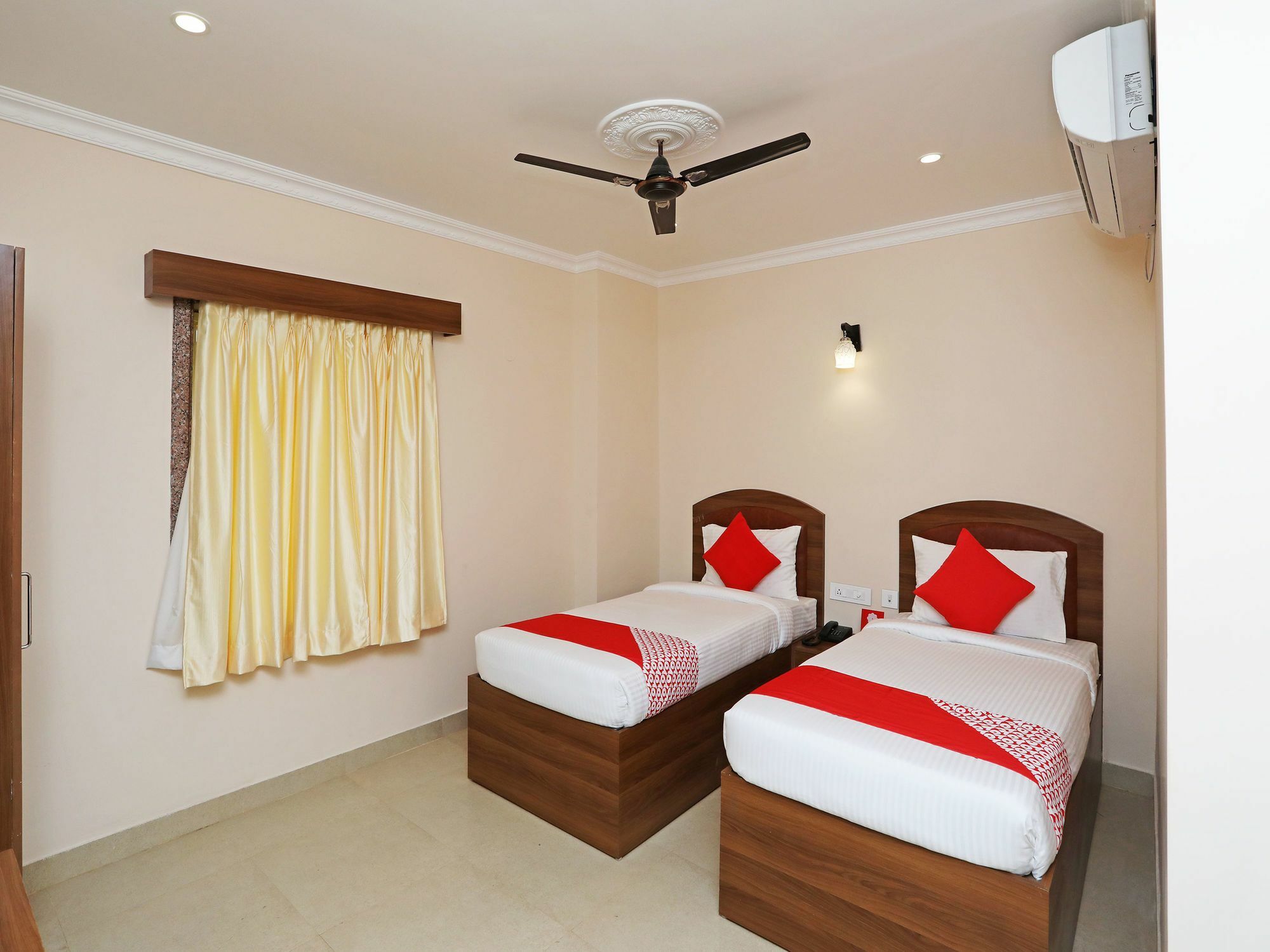 Hotel Oyo 13528 Kumud Plaza Bhubaneswar Zewnętrze zdjęcie